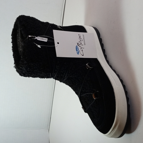 Boot - Picture 1 of 6